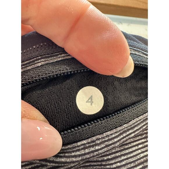 Lululemon Lined Athletic Shorts Size 4 - Picture 4 of 4